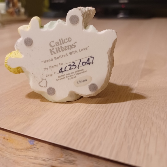 Calico Kittens "Hand Knitted With Love" - Picture 11 of 12